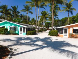 Waterside Inn on The Beach