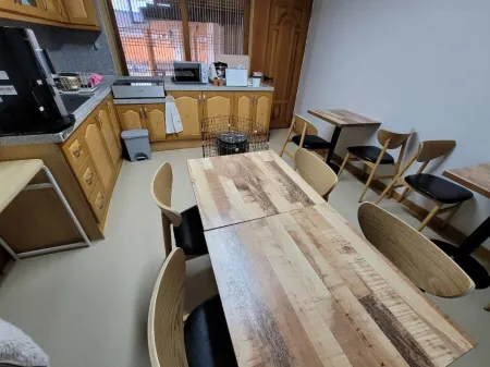 Gyeongju Hwangnidangil Stay Pension Отели рядом со станцией Сингёнджу