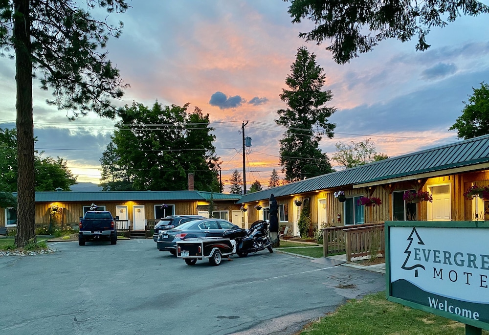 Evergreen Motel