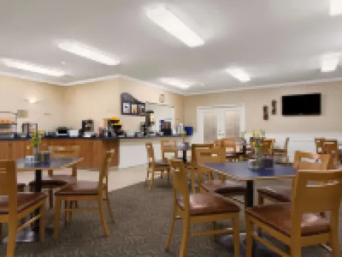 Days Inn by Wyndham Saskatoon Hotels in Saskatoon