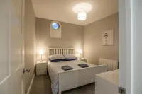 Sea Legs - 2 Bedroom Apartment - Tenby - Kitchen