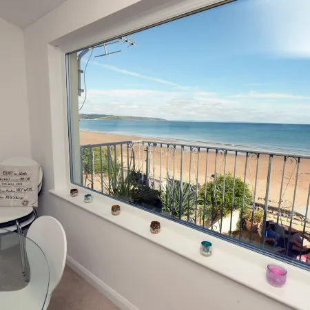 Gone to the Beach - Sea Views Direct Beach Access