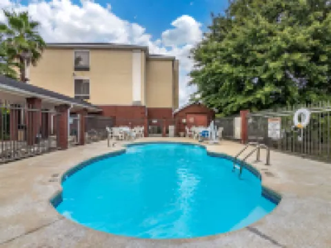 Comfort Inn & Suites Statesboro - University Area Hotels in Statesboro