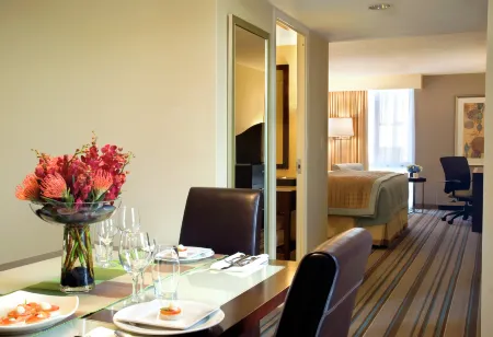 DoubleTree by Hilton Chicago - North Shore Conference Center Отели в г. Уилметт