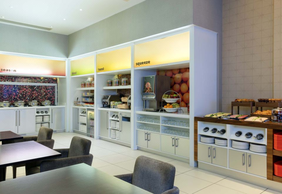 Hampton by Hilton Interior