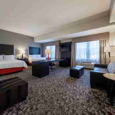 Hampton Inn & Suites DuPont Rooms