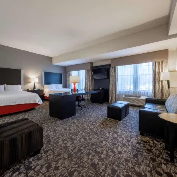 Hampton Inn & Suites DuPont
