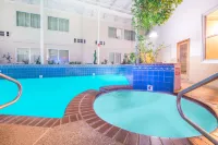 Ramada by Wyndham Enid - Hot Tub