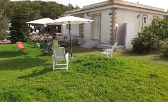 Conca Air-Conditioned Two-Room Apartment - Wi-fi in the Villa in Complete Relaxa