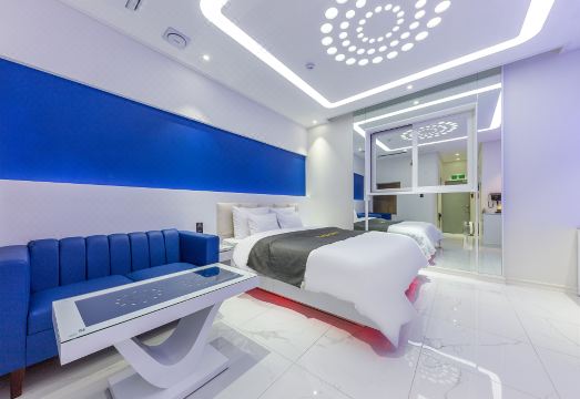 명품무인호텔 주차시설