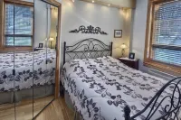 Gite le Sieur de Joliette Hotels in Longueuil