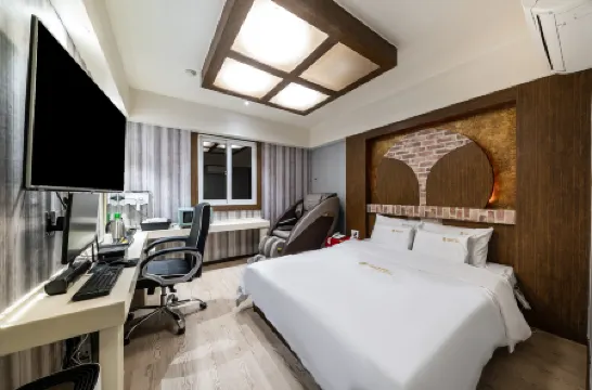 Incheon (Dongam) Home Отели рядом с достопримечательностью «Juan Central Church»