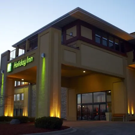 Holiday Inn PEWAUKEE-MILWAUKEE WEST by IHG