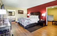 Red Roof Inn & Suites Greenwood, SC - parking