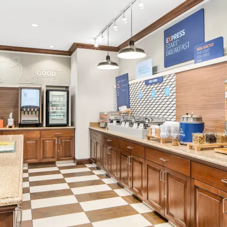 Holiday Inn Express & Suites WILMINGTON-NEWARK by IHG