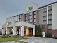 Holiday Inn Express & Suites IRVING CONV CTR - LAS COLINAS by IHG Hotels near Zero Gravity Amusement Park
