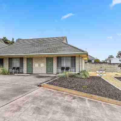 Comfort Inn the Lakes Hotel Exterior