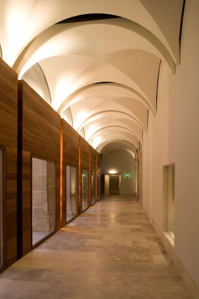 廊下 パラドール デ アルカラ デ エナーレスの写真