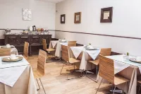 Hostal Lirium - breakfast