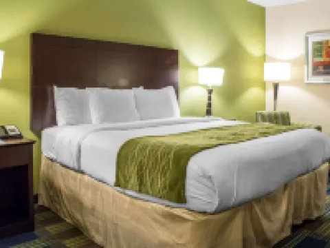Econo Lodge Ankeny - des Moines Hotels near Menards