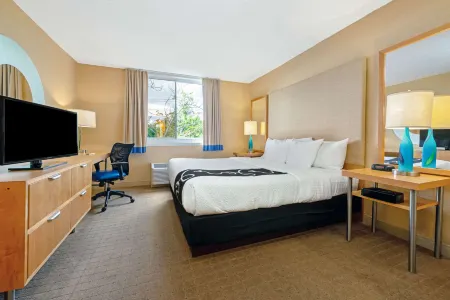 La Quinta Inn & Suites by Wyndham Coral Springs South Отели рядом с достопримечательностью «Парк Орчид»