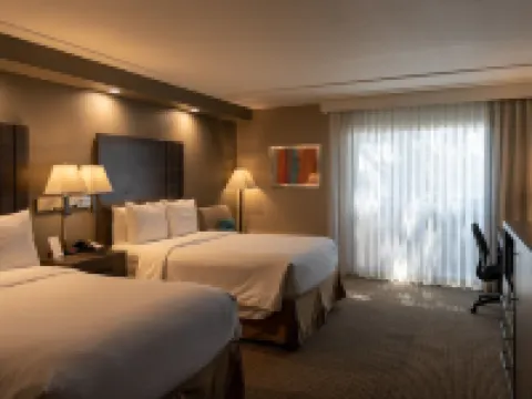 グリーンツリー イン & スイーツ アルハンブラ アルハンブラのホテル