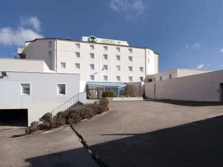 B&B HOTEL Lyon Grand Stade Meyzieu Отели в г. Десин-Шарпьё