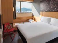 Ibis Santos Valongo Hotels near Flags Square