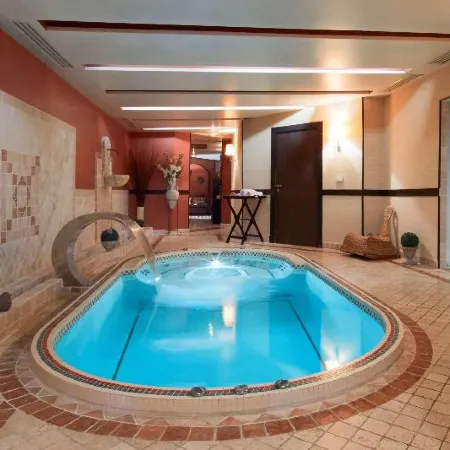 Hôtel Europe and Spa Отели в г. Реймс