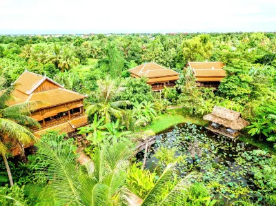 Maisons Wat Kor Hotel dekat 7.11.22
