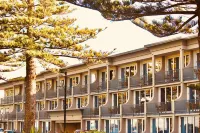 The Nautilus Napier Hotel dekat Pania of the Reef Statue