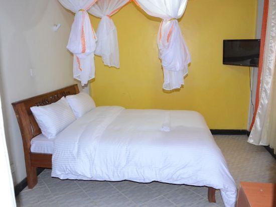 Golden Goose Hotel