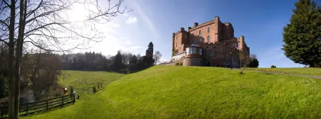 Dalhousie Castle Hotel Отели рядом с достопримечательностью «Росслинский замок»