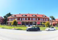 Inn at Golden Gate Hotels near قصر الفنون الجميلة