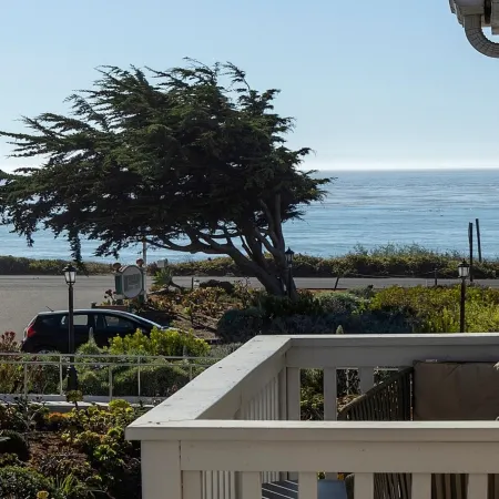 Pelican Inn & Suites