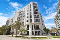 Roami at Habitat Brickell Hotels near CocoWalk