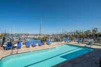 Bay Club Hotel and Marina - Beach