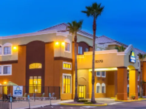 Days Inn & Suites by Wyndham Tucson/Marana