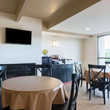 Super 8 by Wyndham Beaver Falls