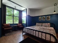 Hand Hotel
