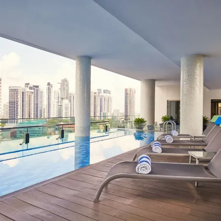 Quincy Hotel Singapore by Far East Hospitality Отели рядом с достопримечательностью «Торговый центр The Paragon»