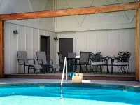 Riverside Inn - Pools