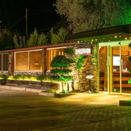 Manaspark Deluxe Hotel