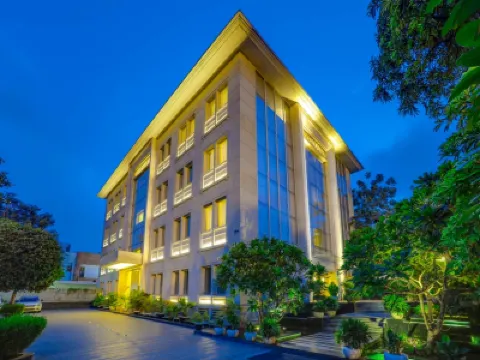 Muse Sarovar Portico Nehru Place Hotels near LSR College