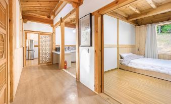 Gangneung Booyoonok Hanok Pension - Housity