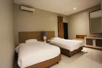 Heroes Hotel Hotels in Genteng
