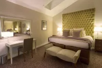 Sandford Springs Hotel and Golf Club Hotels near Douai Abbey