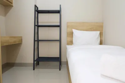 Modern and Bright 2Br Green Pramuka Apt ByTravelio فنادق في 