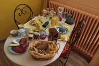 Les Ateliers d'Art Modiste et Formier Hotels in Le Coteau