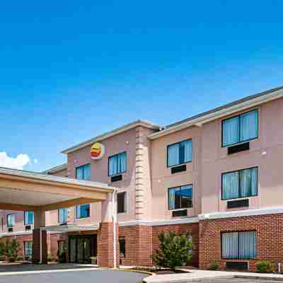 Comfort Inn & Suites Cambridge Hotel Exterior